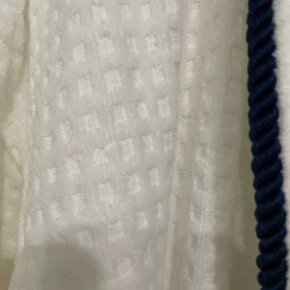 One size fits most white RC Robe - Picture 3 of 5